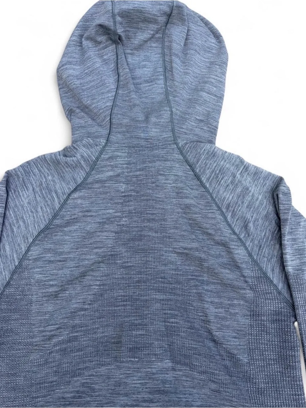 The Lululemon Women’s Sz. 6 Swiftly Tech Wool Pullover in heather gray